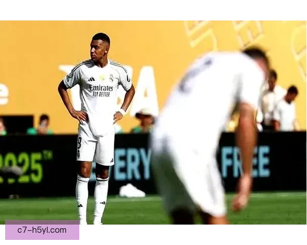 记者怒斥皇马纵容球员挑战主帅